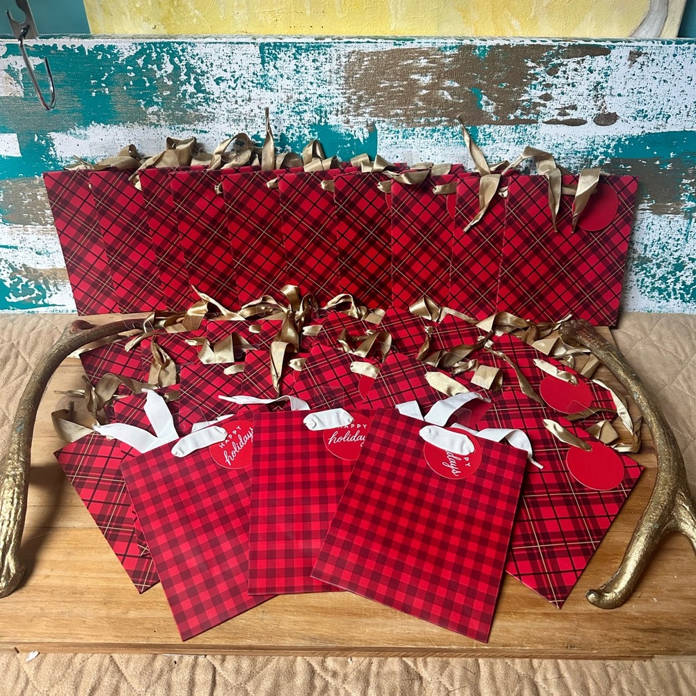 Hallmark Inspirations 28 Gift Bags Christmas Holidays plaid and gingham